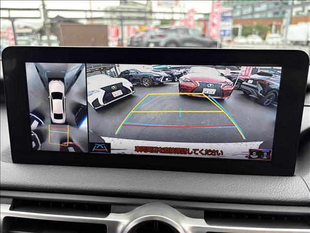 ★パノラミックビューモニター★運転席周辺のカメラから上から見ているような視点でディスプレイに表示され「VIEW」のスイッチで映像を切り替える事ができます。駐車時などには安心な装備です♪