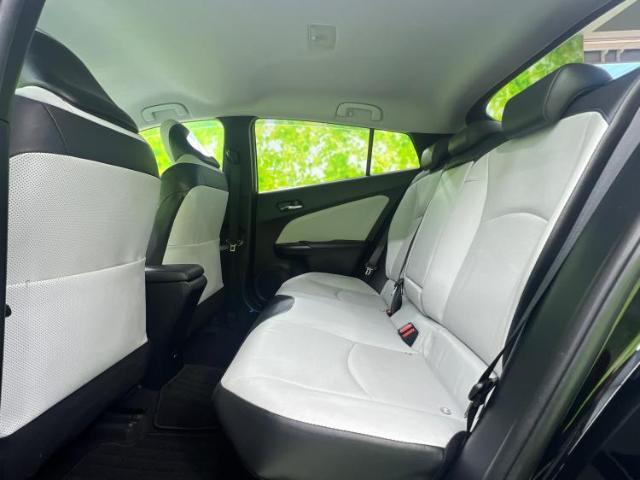 WECARSでは各商談席に大型モニターをご用意しております！見やすい大画面でゆったりと全国の在庫をご覧いただけます！是非ご来店お待ちしております！