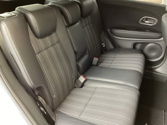 シート表皮は専用のクリーナーできれいにクリーニングしていて清潔です。