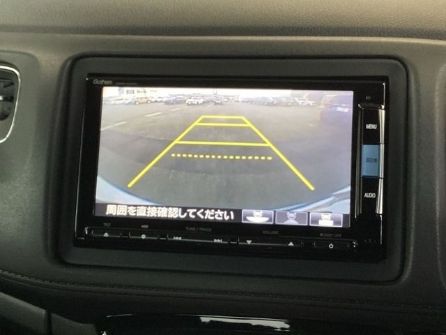 バックも安心のバックカメラ付いています。バックカメラがあると、いつでも安全にバックできますね。死角も減ります。