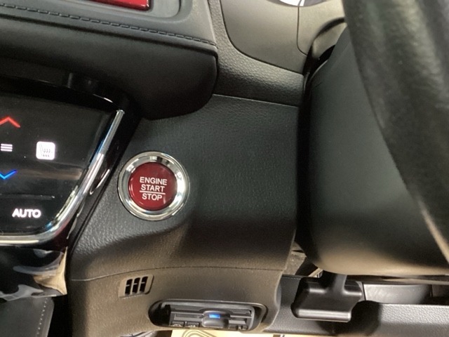 スマートキーシステム搭載ですので、ハンドル横のスイッチを押せば、エンジンスタート！