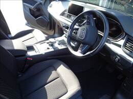 当店の展示車は安心のロング保証付！納車後も安心です♪中古車ってすぐ壊れるんじゃ...とお考えのお客様！万が一の時も当店が責任をもって対応致します！