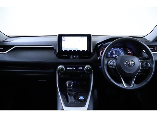 運転席から見たインパネ周りです。シートからはメーターはもちろん、広く周りを見渡せるフロントウィンド＆インパネはリラックスして運転に集中することが出来ます！