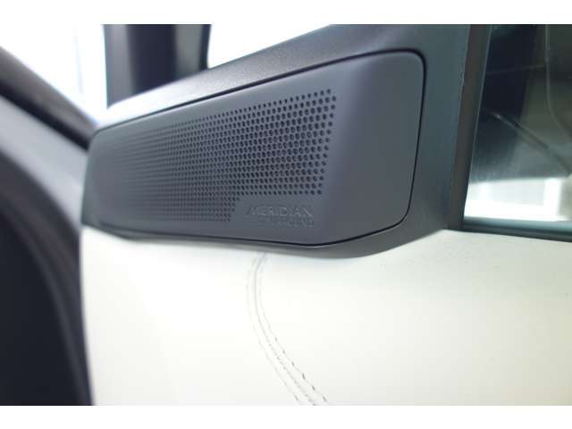 英国のオーディオメーカーMERIDIAN Audioは、その優れたサウンドで高い評価を受けています。数々の受賞歴を誇る同社のサウンドシステムは、長年にわたる音響心理学の研究をもとに、リアルなサウンドを実現。