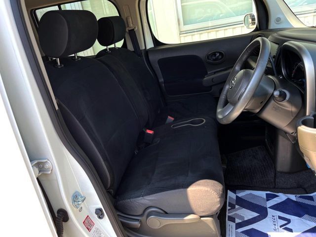 運転席シート廻りは使用感も少なく、良好な状態となっています。丁寧に使われていたことがよくわかりますね。
