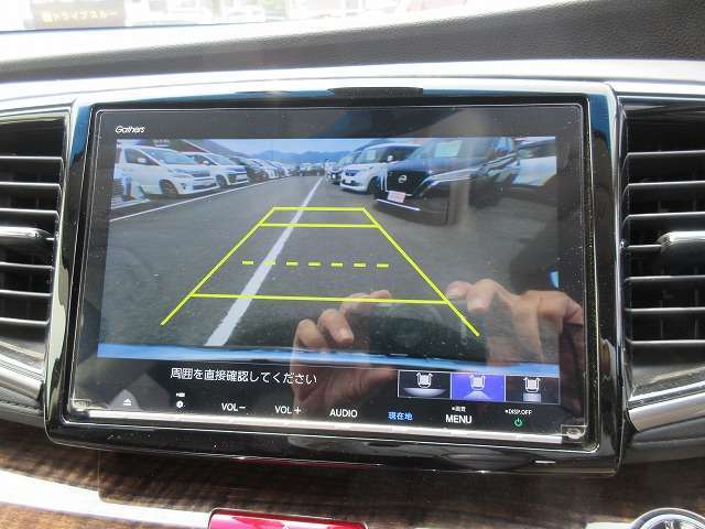 バックカメラで駐車も安心です♪