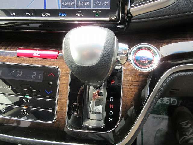 木目調パネルがオシャレです♪