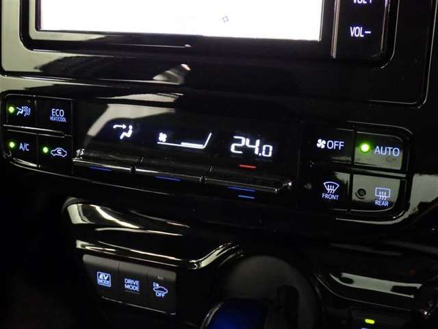 【オートエアコン】お好みの温度に設定して頂くと、車内の温度を自動調整♪快適にクルマの中を過ごして頂けます。