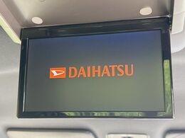 【フリップダウンモニター】大画面モニターで後席でもエンタメをお楽しみいただけます。小さなお子様にも大人気の装備です♪