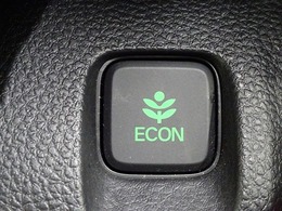エンジン、エアコンなどを制御し低燃費な『ECONモード』に、また走りを楽しみたいとき、空調など快適性を重視したいときにはスイッチOFFで通常モードに切り替えができます！
