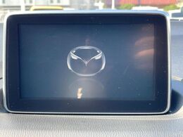 【純正ナビ】人気の純正ナビを装備しております。ナビの使いやすさはもちろん、オーディオ機能も充実！キャンプや旅行はもちろん、通勤や買い物など普段のドライブも楽しくなるはず♪