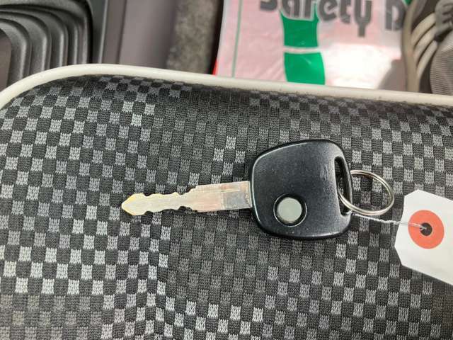 店頭販売も行っておりますので、先に在庫が無くなってしまう場合もございます。気になるお車がございましたら、お早めにご連絡をお願いいたします。