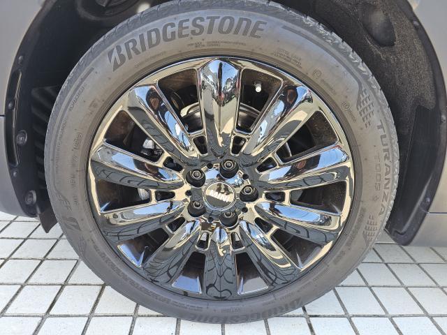 創業40年以上の実績により独自のルートより仕入れを行うことで、上質かつリーズナブルにご提供させていただけます。当店では高年式・低走行なお車をメインに販売いたしております。