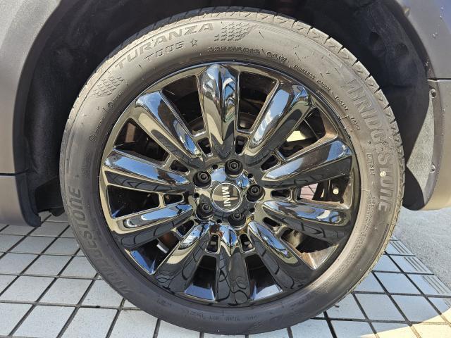 創業40年以上の実績により独自のルートより仕入れを行うことで、上質かつリーズナブルにご提供させていただけます。当店では高年式・低走行なお車をメインに販売いたしております。