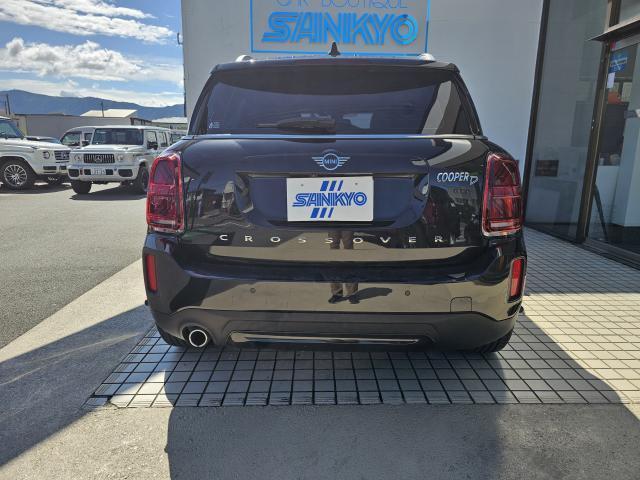 自社工場完備。点検整備やアフターもお任せください。そのほか、専用ブースにて各種コーティングを行っております。