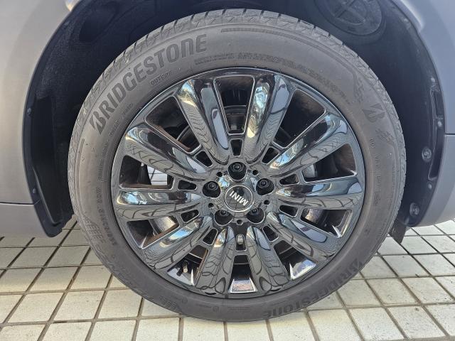 ご覧頂きありがとうございます。フリーダイヤル、メールでお気軽にお問合せ下さい。ご来店の際は『カーセンサーを見た』と言っていただければスムーズにご案内できます。お問い合わせ、ご来店をお待ちしております。