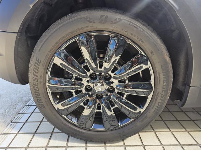 ご覧頂きありがとうございます。フリーダイヤル、メールでお気軽にお問合せ下さい。ご来店の際は『カーセンサーを見た』と言っていただければスムーズにご案内できます。お問い合わせ、ご来店をお待ちしております。