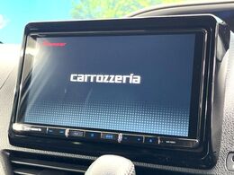 【9インチ楽ナビ】人気の大型9インチナビを装備。存在感のある大画面はインパクト大！ナビ利用時のマップ表示は見やすく、テレビやDVDは臨場感がアップ！いつものドライブがグッと楽しくなります♪