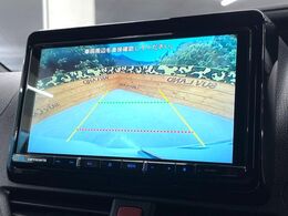 【バックカメラ】駐車時に後方がリアルタイム映像で確認できます。大型商業施設や立体駐車場での駐車時や、夜間のバック時に大活躍！運転スキルに関わらず、今や必須となった装備のひとつです！