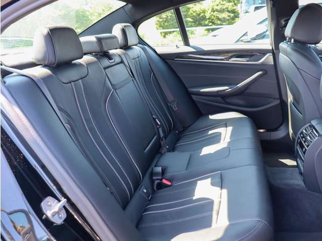 自動車保険のご案内も可能です。購入店でご加入いただきますと、万一の事故や故障の際にも安心です。