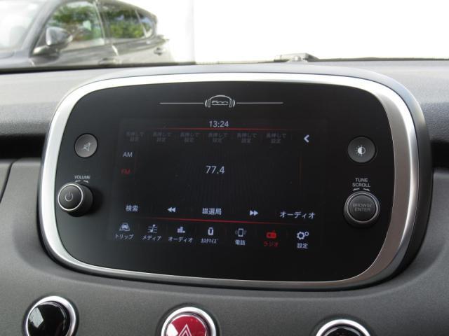 Uconnectは7インチタッチパネルモニターを採用した総合インフォテインメントシステムですナビゲーション　/ミュージック　/電話などのアプリがディスプレイで操作できます。