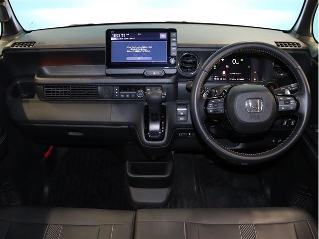 インパネ周りの使用感も少なく、状態の良いお車です！ご不明点やご来店のお際は是非お電話でご連絡下さい！