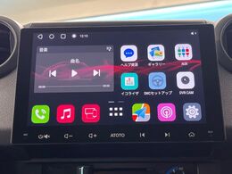 【ディスプレイオーディオ】お持ちのスマホやMP3プレイヤーとの無線接続で音楽再生が可能！コードで繋ぐわずらわしさも無く、手軽にお気に入りの音楽を楽しめます。