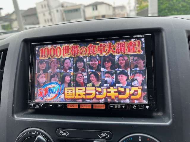 自社認証整備工場にて納車前に徹底的にお車を点検致します。車検整備付車両は「車検整備一式」、車検ありの車両は「法定12カ月点検整備一式」を実施いたしますのでご安心ください。全車点検整備記録簿が付きます。