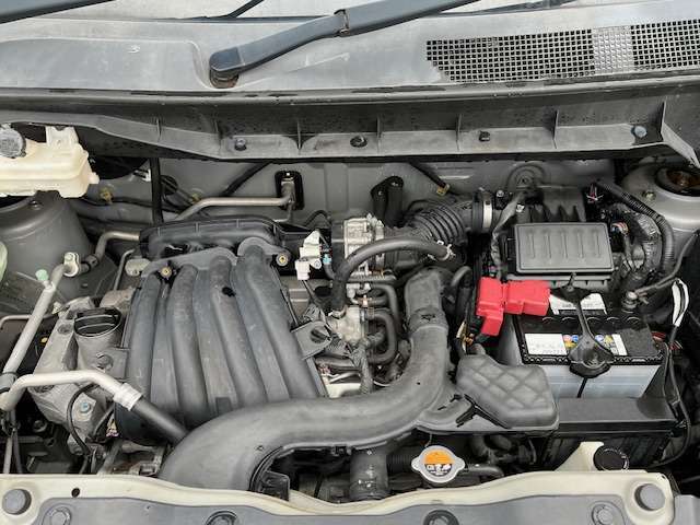 自社認証整備工場にて納車前に徹底的にお車を点検致します。車検整備付車両は「車検整備一式」、車検ありの車両は「法定12カ月点検整備一式」を実施いたしますのでご安心ください。全車点検整備記録簿が付きます。