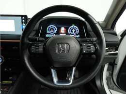 【Honda SENSING】 カメラ等装置で精度の高い検知能力を発揮、安全運転を支援します。ステアリング上のコントローラーに注目！