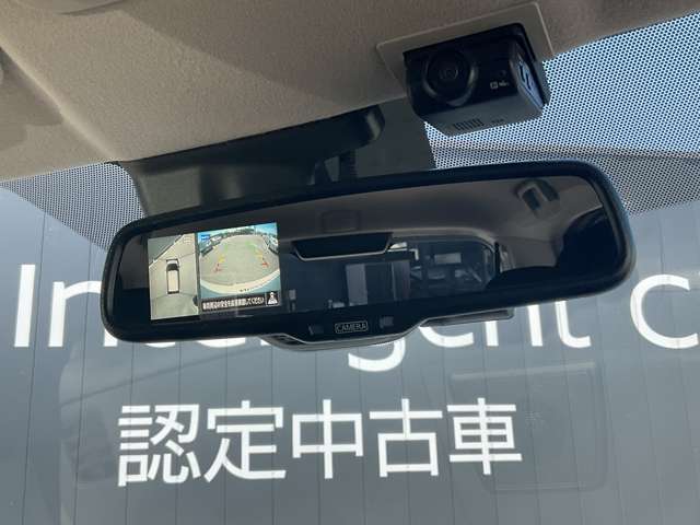 ルームミラーでアラウンドビューモニターの画像が確認出来ます。
