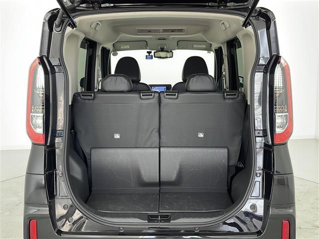 【トランク】積み込みやすくて、たっぷり積める荷室です。シートアレンジできるものは、乗車人数と荷物の量や大きさによってシートを動かすことができるので、より快適なドライブが可能です！