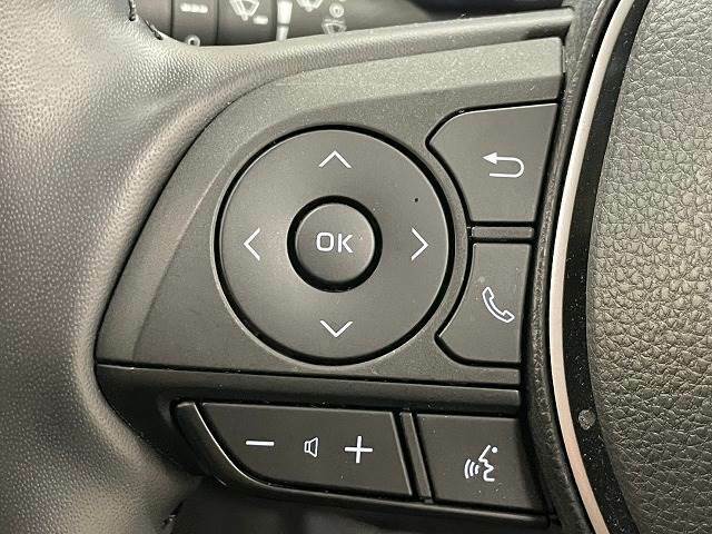 ステアリングスイッチ搭載なので運転中手元でオーディオの操作が可能です。