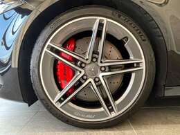 ★245/35ZR19★ミシュランパイロットスポーツ4S装着★前後5ミリ山ございます。右前、左前ホイールにガリキズがございます。修理可能でございます。