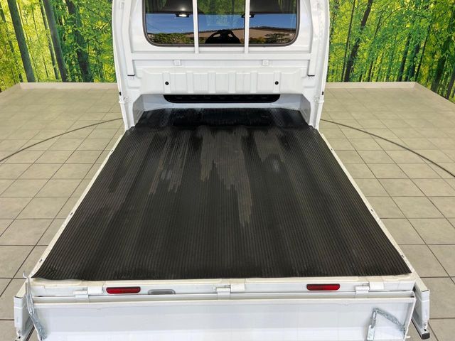 積み下ろしのしやすいデッキにはたっぷりと荷物を積み込んでいただけます。遊びから仕事まで、様々なシーンで頼れます♪