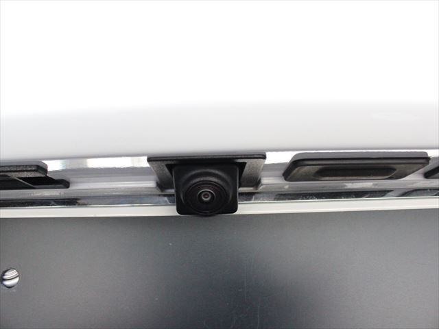 バックカメラとソナーも装備しているため、駐車の際にもドライバーを手助けしてくれます！