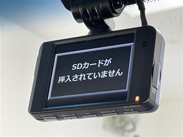 【ドライブレコーダー】運転中の記録を残します。事故などを起こした、起こされた時の証拠を残します。最新機種へのアップグレードも可能となっておりますので、ご相談ください。