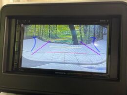 【バックカメラ】駐車時に後方がリアルタイム映像で確認できます。大型商業施設や立体駐車場での駐車時や、夜間のバック時に大活躍！運転スキルに関わらず、今や必須となった装備のひとつです！