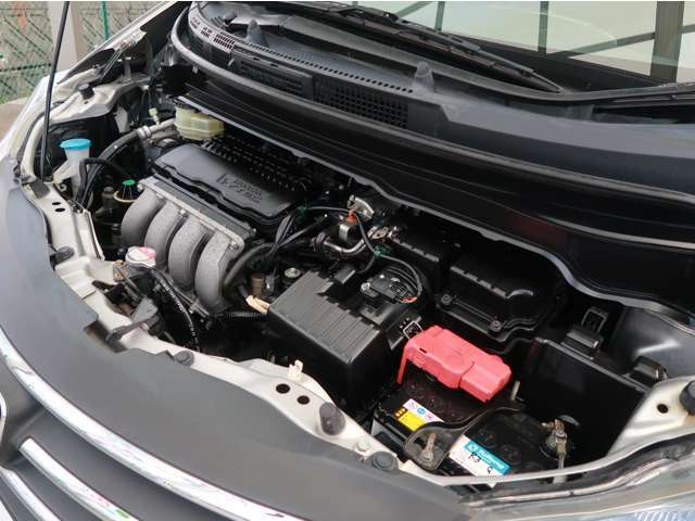 ■直4SOHC16バルブ・CVT（無段変速）・1500cc・118ps（カタログ値）■燃費16.4Km/L（カタログ値）■全長4215mm×全幅1695mm×全高1715m