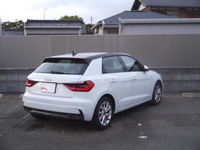 遠方へのご納車も承っております。　ご納車後は最寄のアウディ正規ディーラーで点検整備や保証修理が受けられます。