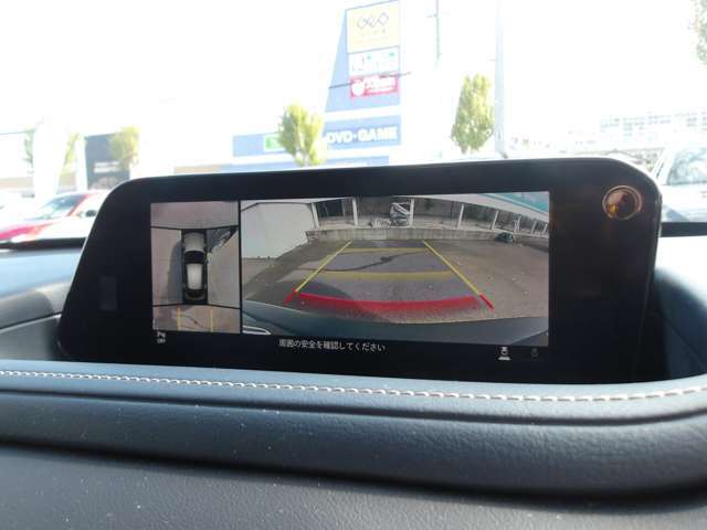 360度ビューモニター　4つのカメラで前後左右、俯瞰映像を表示、ドライバーからは見えない領域の危険認知をサポートするシステム搭載！