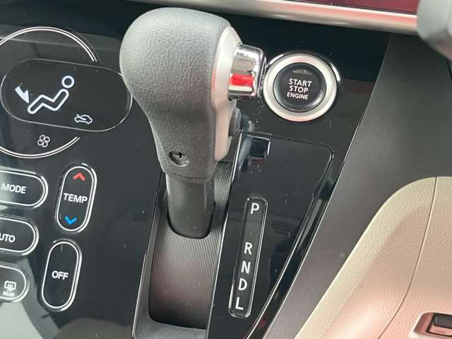 当店では、自社で買取した厳選車両を、多数展示しております。買取直販のため、リーズナブルなお車を多数在庫しております。掘り出し物を探しにいらしてください。