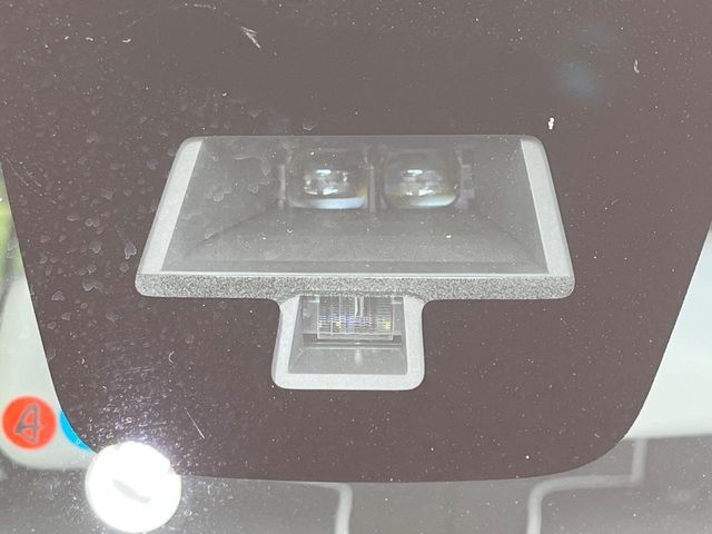 【スズキ　セーフティサポート】走行中に前方の車両等を認識し、衝突しそうな時は警報とブレーキで衝突回避と被害軽減をアシスト。より安全にドライブをお楽しみいただけます。