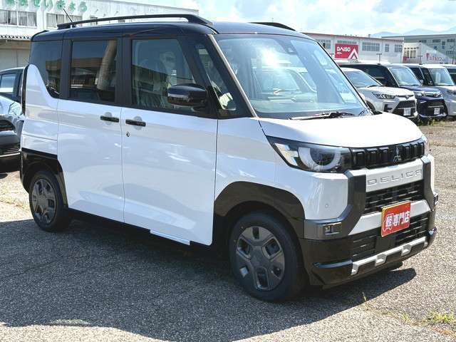 新車と同様の保証（有料）がつけられます。また各地域の店舗に最新の大型整備工場とプロメカニックが常駐しておりアフターメンテナンスもお任せください。