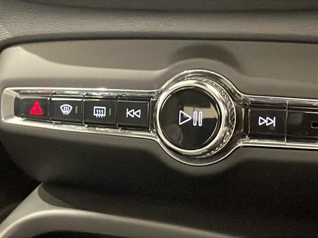 LIBERALAは、輸入車選びの新たなスタイルを提案するインポート・セレクト・ブランドです。オーナー様となる方がクルマから直接感じる感性を第一にした、最良の一台との出会いをコーディネートいたします。