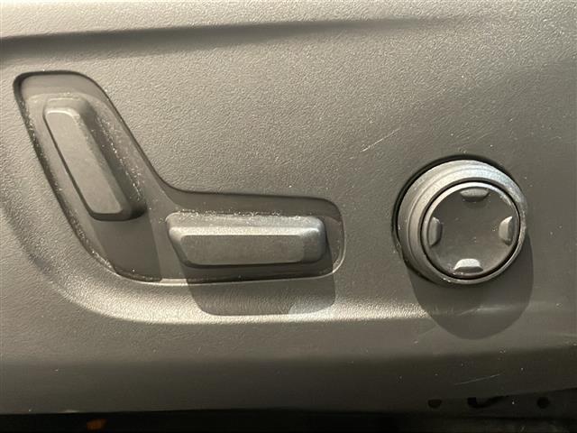 【運転席】メンテナンスパックはご購入時だけのお得な点検・整備パック(有償)。点検コースと車検コースがございます。詳しくは店舗コーディネーターまでお問い合わせ下さい。