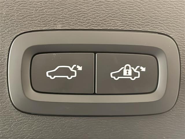 LIBERALAは、輸入車選びの新たなスタイルを提案するインポート・セレクト・ブランドです。オーナー様となる方がクルマから直接感じる感性を第一にした、最良の一台との出会いをコーディネートいたします。