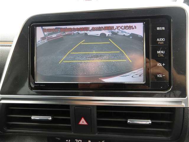 バックモニター装備！駐車時等に活躍♪　ガイドライン付きで、自信が無くても　O.K（＾＾）　一度体験すると、無くてはならないものですよ☆