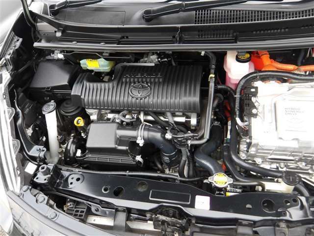 キレイなエンジンル-ム♪　油汚れを専用洗剤で落とし、高圧水で洗浄＆樹脂部分は、艶出し剤で磨き上げました☆☆☆ピカピカ、キレイ☆☆☆