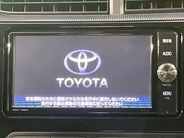 【メーカー純正ナビ】インテリアに溶け込むスタイリッシュな「専用設計」メーカーナビを装備♪視認性や操作性など基本性能にも優れ、より上質なカーライフをお楽しみいただけます。